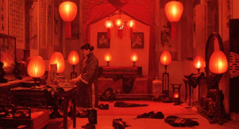 Đèn Lồng Đỏ Treo Cao - Raise the Red Lantern