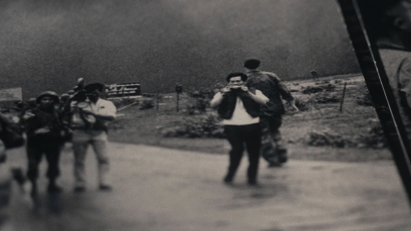 Người Chụp Bức Ảnh Lịch Sử - The Stringer: The Man Who Took the Photo